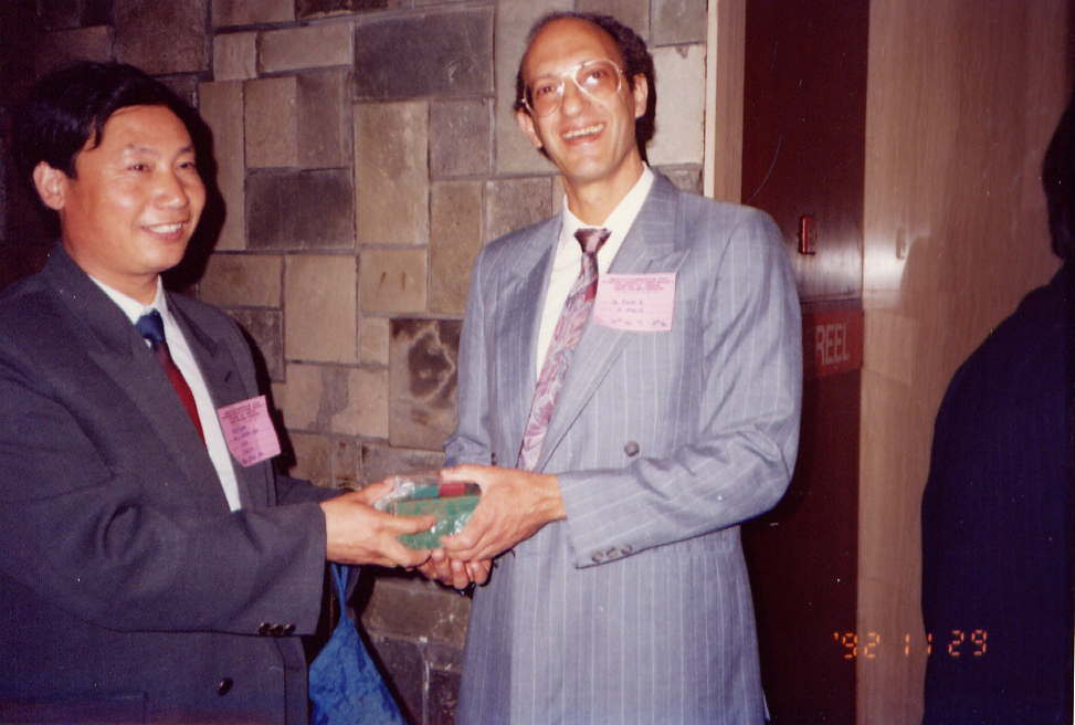 李成云教授1992年在新加坡国际学术会与大会执行付主席合影