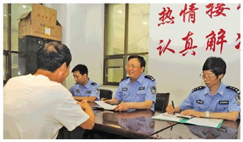 公安局信访处长雷振国